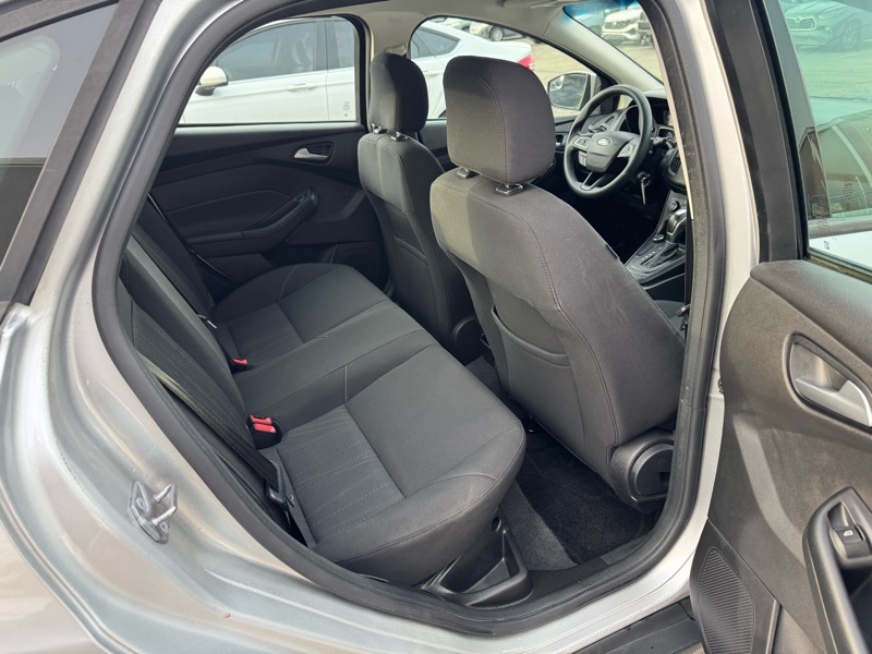 Ford Focus SE Sedan 2016