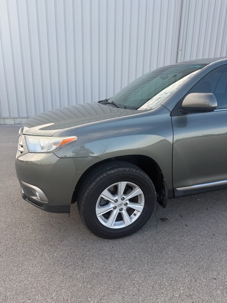 Toyota Highlander SE FWD V6 2012