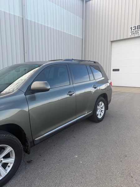Toyota Highlander SE FWD V6 2012