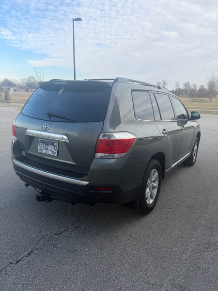 Toyota Highlander SE FWD V6 2012