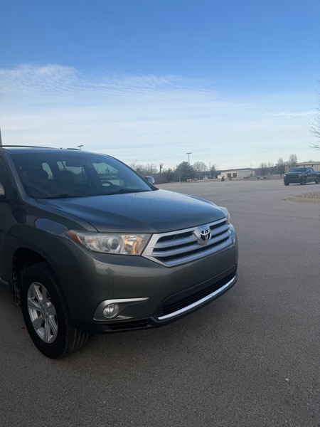 Toyota Highlander SE FWD V6 2012