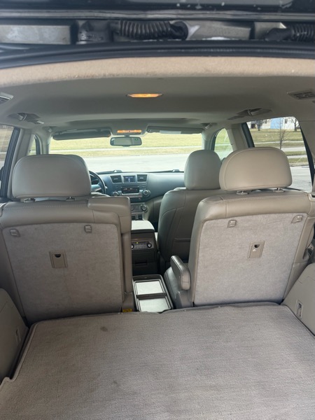 Toyota Highlander SE FWD V6 2012