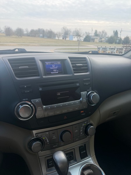 Toyota Highlander SE FWD V6 2012