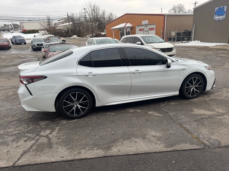 Toyota Camry Hybrid XSE 2021
