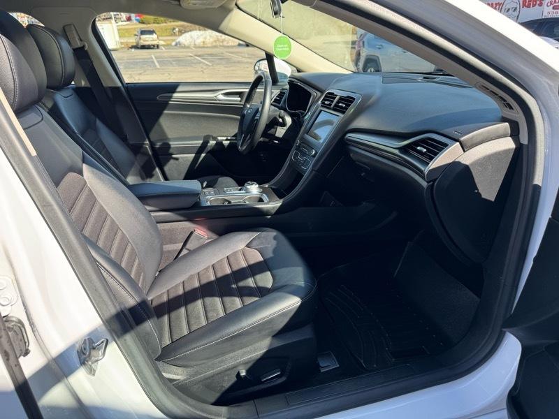 Ford Fusion Hybrid SE 2017