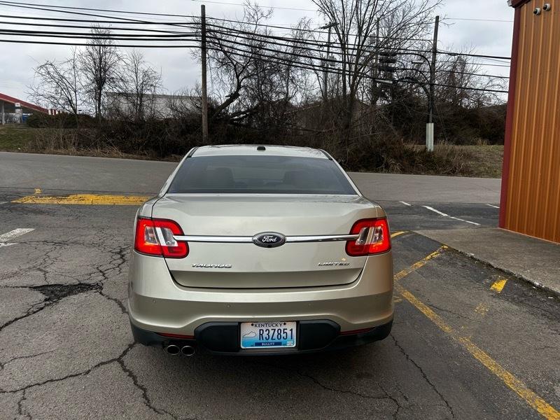 Ford Taurus Limited FWD 2010