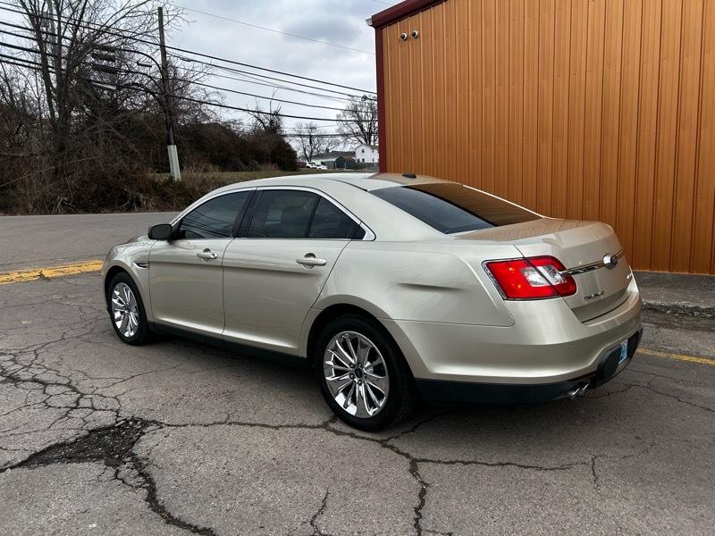 Ford Taurus Limited FWD 2010