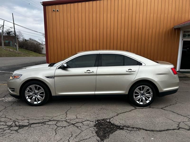 Ford Taurus Limited FWD 2010