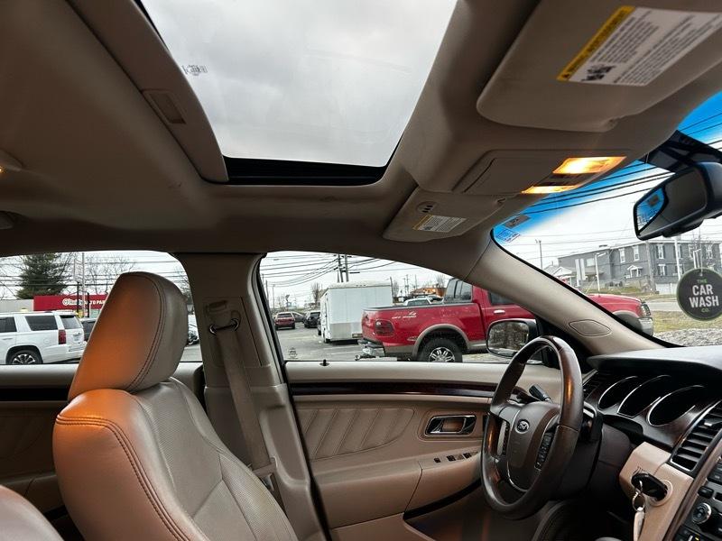 Ford Taurus Limited FWD 2010