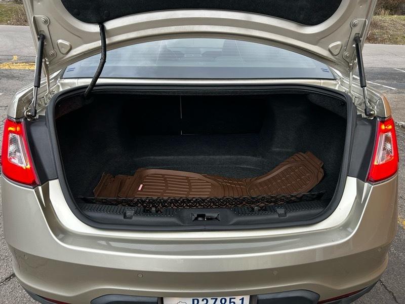 Ford Taurus Limited FWD 2010