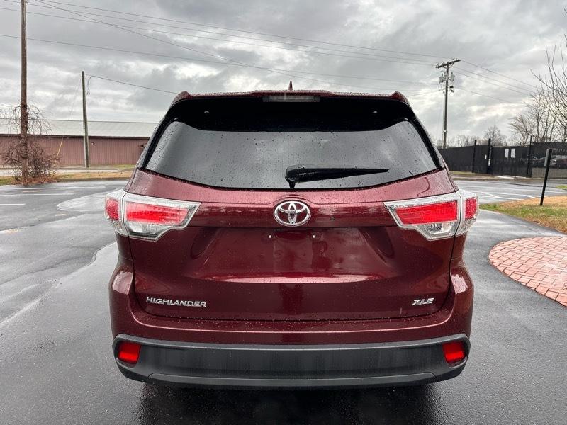 Toyota Highlander XLE FWD V6 2015