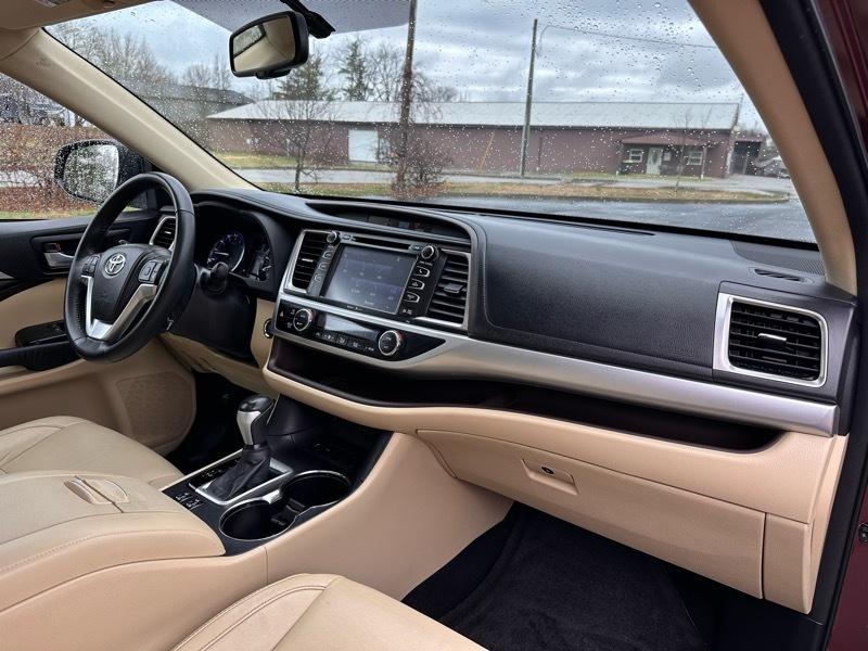 Toyota Highlander XLE FWD V6 2015