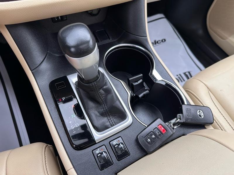 Toyota Highlander XLE FWD V6 2015