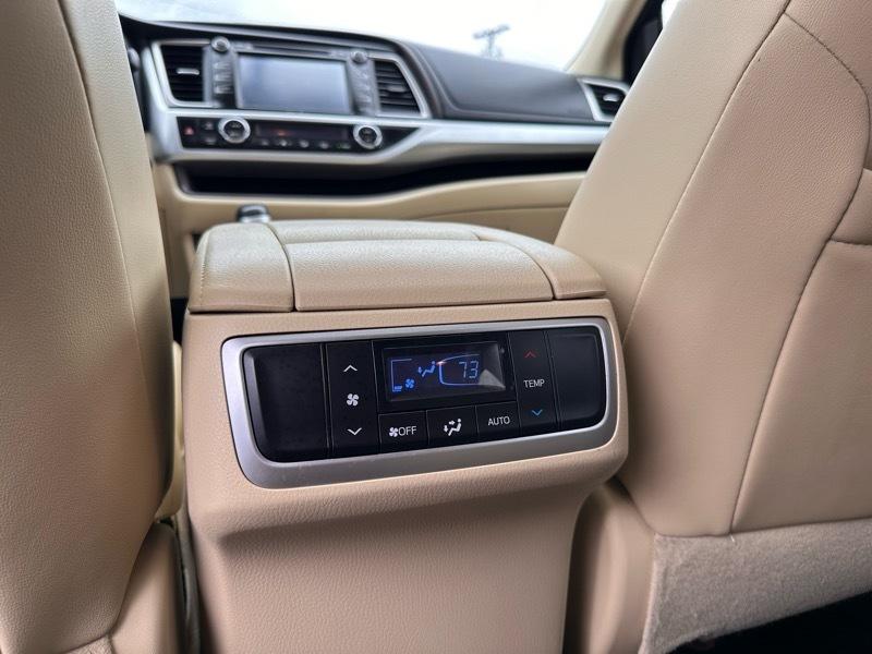 Toyota Highlander XLE FWD V6 2015