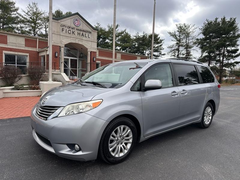 Toyota Sienna XLE FWD 8-Passenger V6 2013