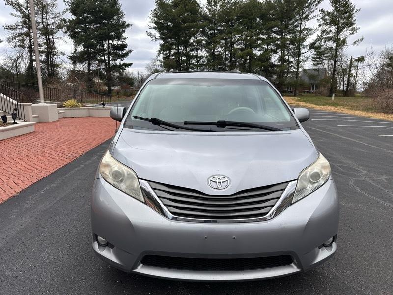 Toyota Sienna XLE FWD 8-Passenger V6 2013
