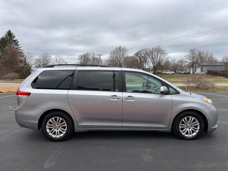 Toyota Sienna XLE FWD 8-Passenger V6 2013