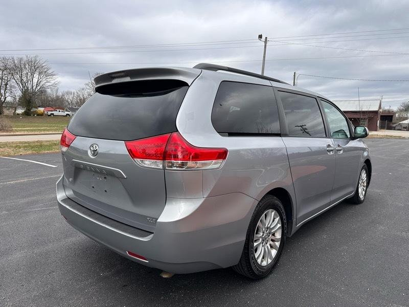 Toyota Sienna XLE FWD 8-Passenger V6 2013