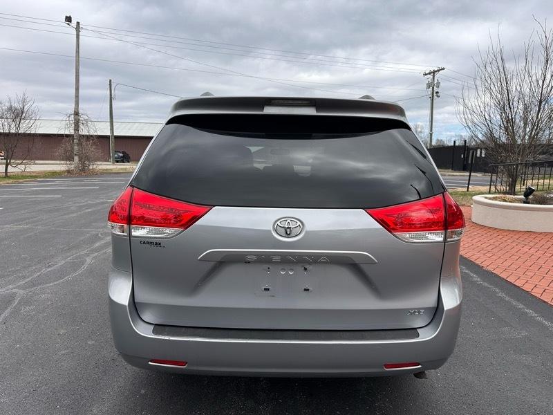 Toyota Sienna XLE FWD 8-Passenger V6 2013