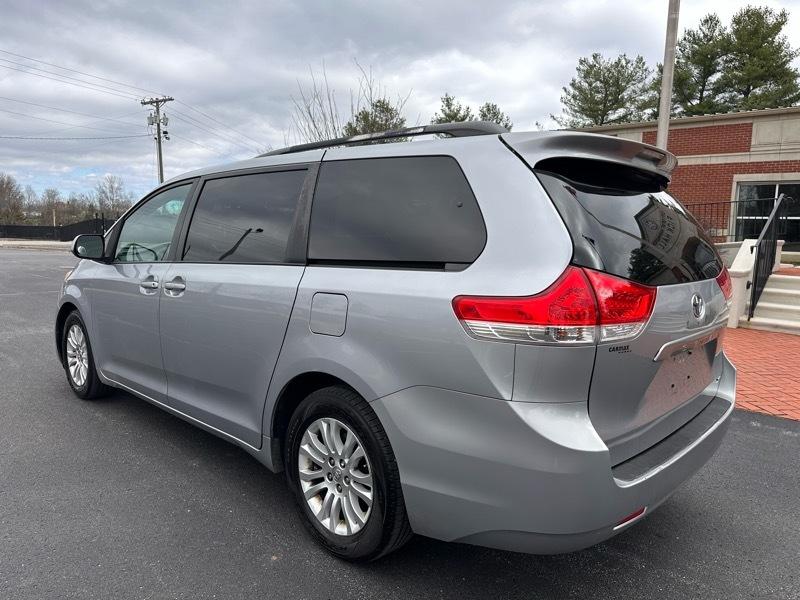 Toyota Sienna XLE FWD 8-Passenger V6 2013