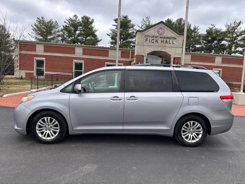 Toyota Sienna XLE FWD 8-Passenger V6 2013