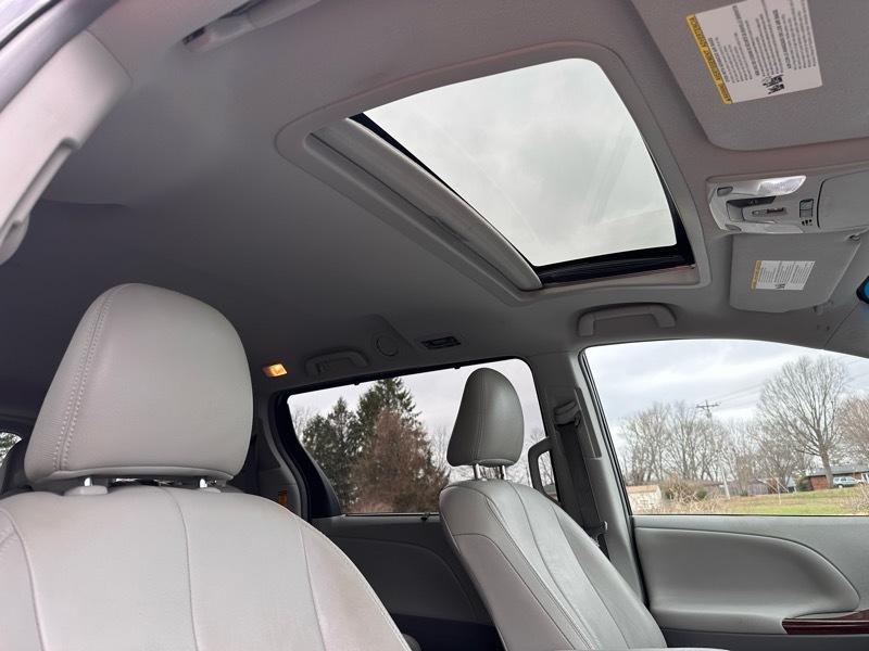 Toyota Sienna XLE FWD 8-Passenger V6 2013