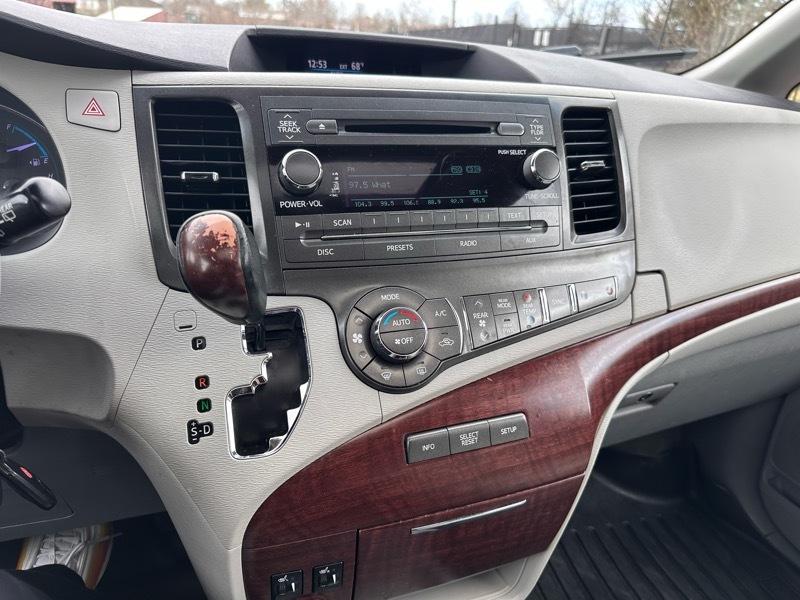 Toyota Sienna XLE FWD 8-Passenger V6 2013