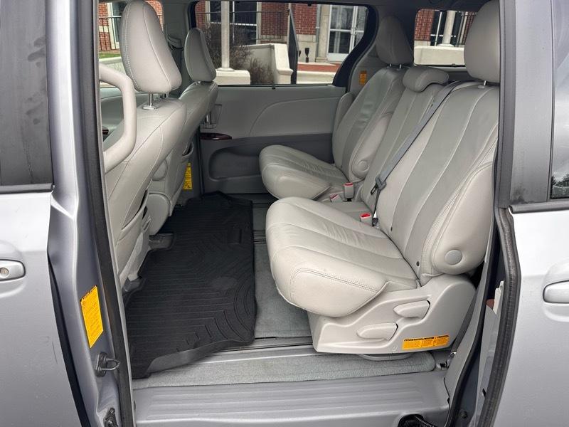 Toyota Sienna XLE FWD 8-Passenger V6 2013