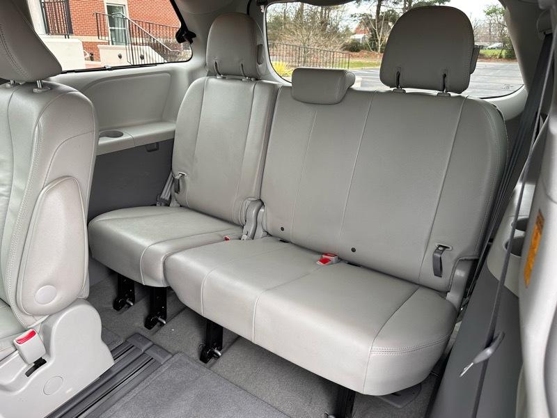 Toyota Sienna XLE FWD 8-Passenger V6 2013
