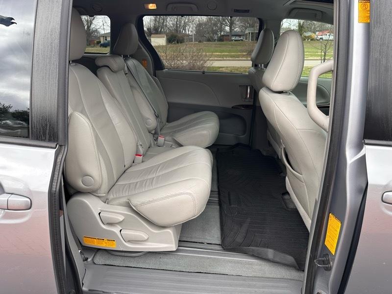 Toyota Sienna XLE FWD 8-Passenger V6 2013