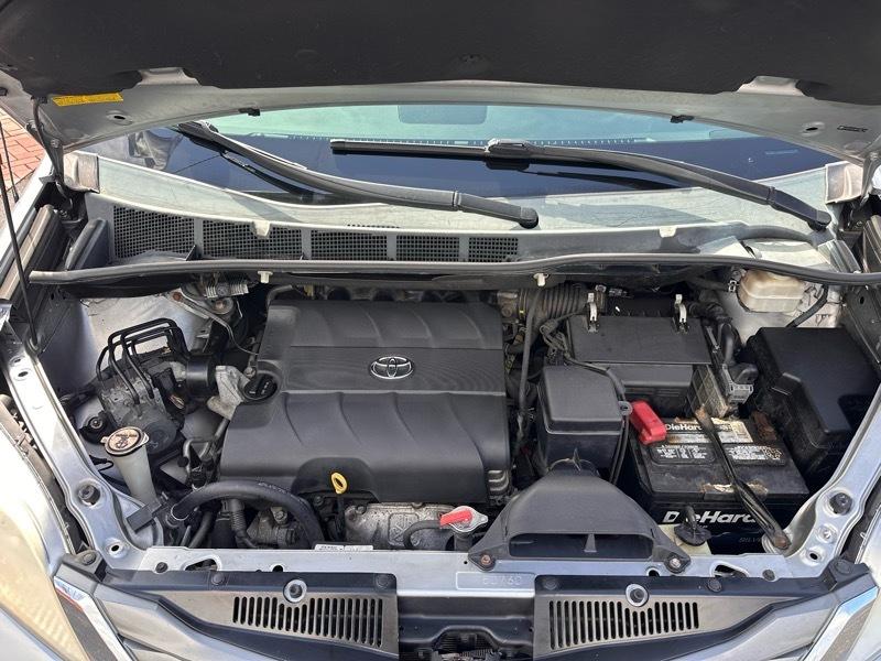 Toyota Sienna XLE FWD 8-Passenger V6 2013