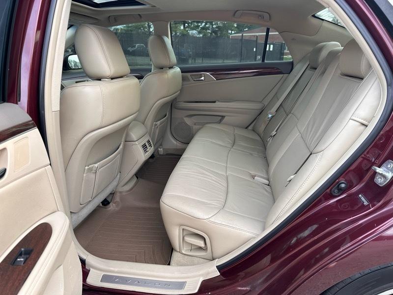 Toyota Avalon XLS 2010