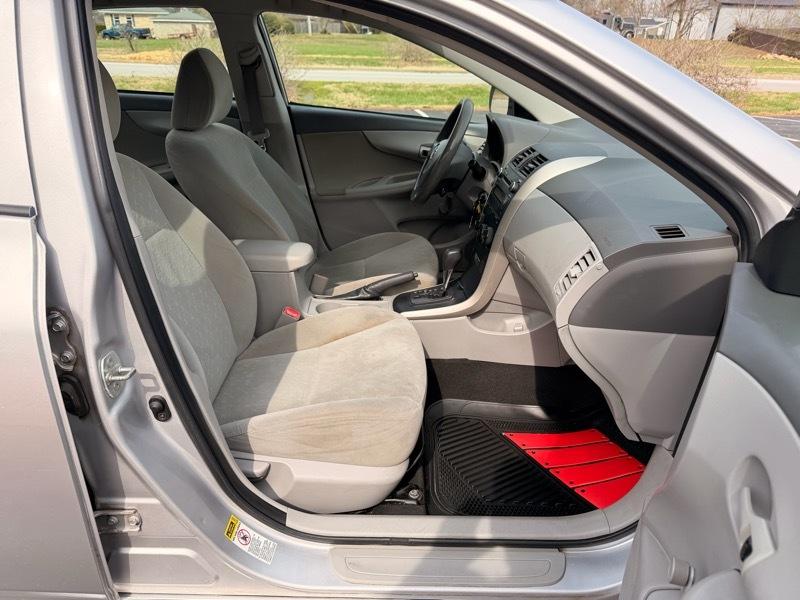 Toyota Corolla Base 2010