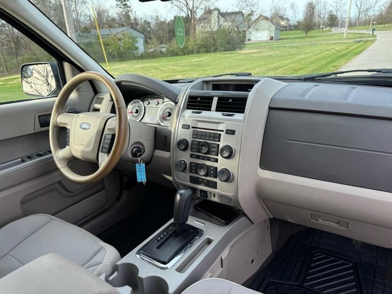Ford Escape XLT FWD 2012