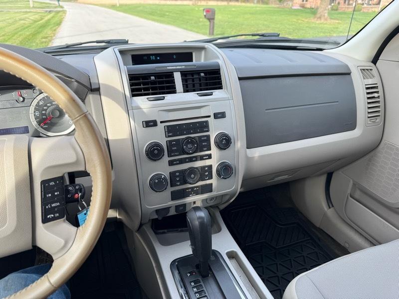 Ford Escape XLT FWD 2012