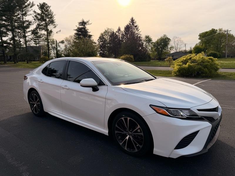 Toyota Camry SE 2020