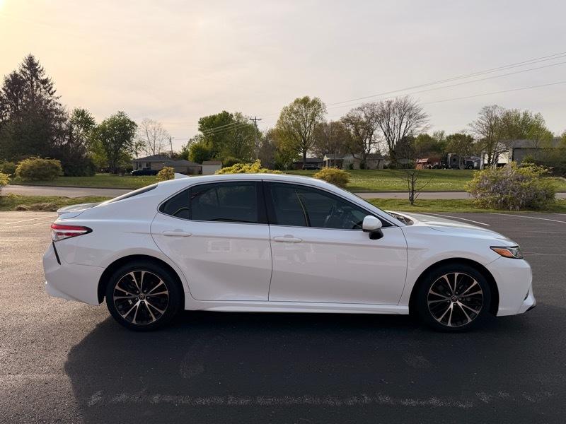 Toyota Camry SE 2020