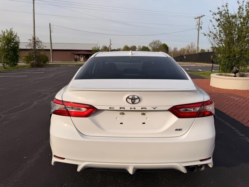 Toyota Camry SE 2020