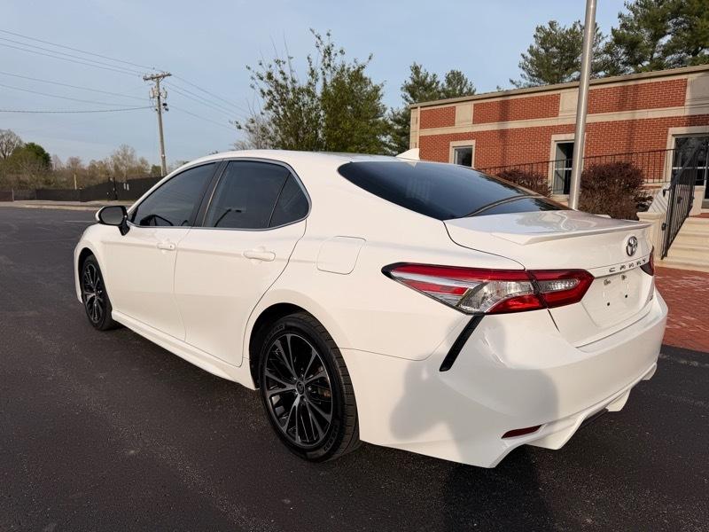 Toyota Camry SE 2020