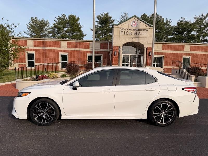 Toyota Camry SE 2020