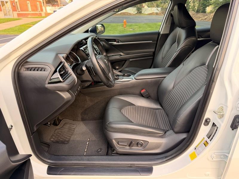 Toyota Camry SE 2020