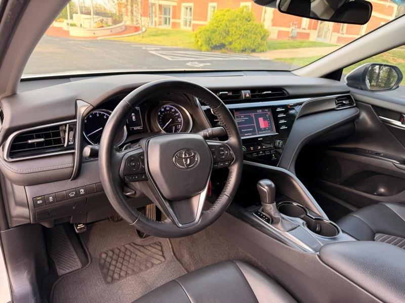 Toyota Camry SE 2020