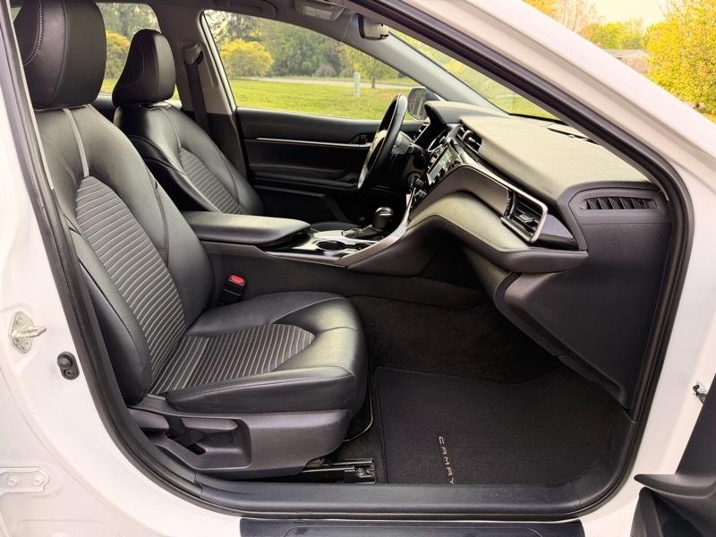 Toyota Camry SE 2020