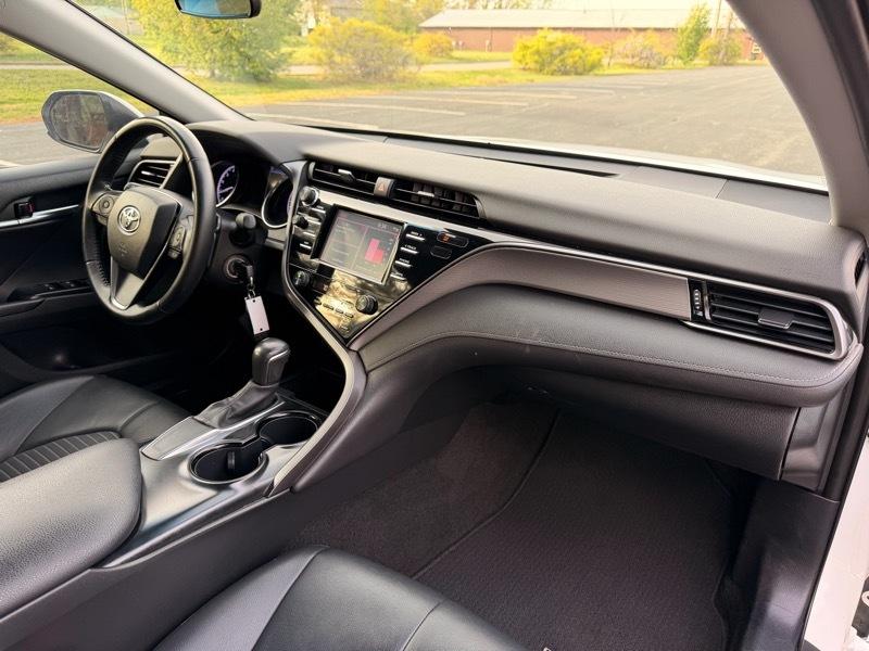 Toyota Camry SE 2020