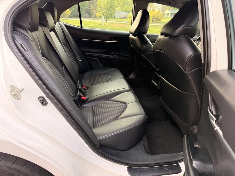 Toyota Camry SE 2020