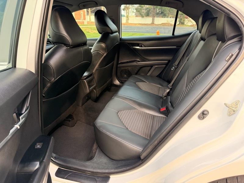 Toyota Camry SE 2020