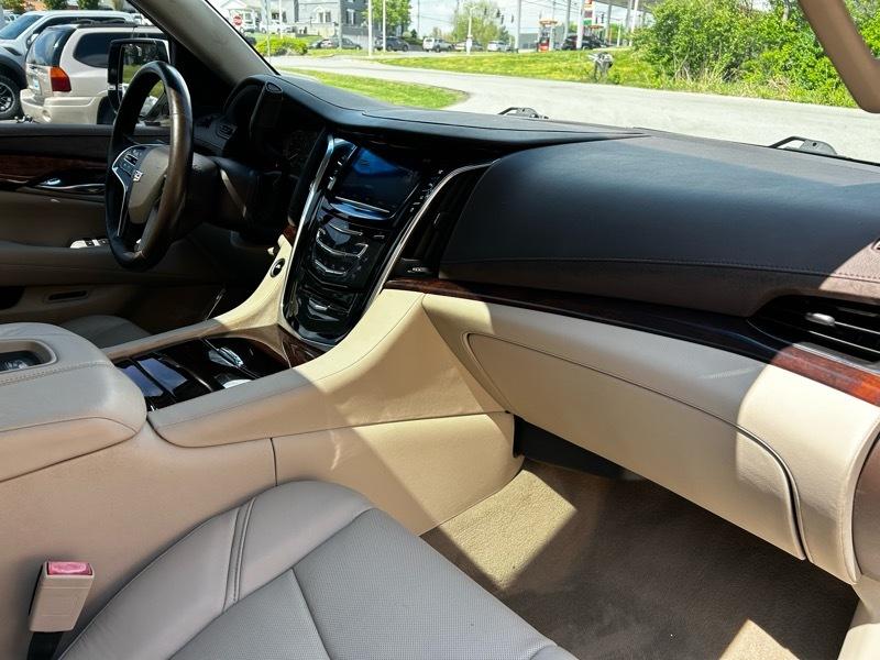 Cadillac Escalade ESV Luxury 4WD 2015