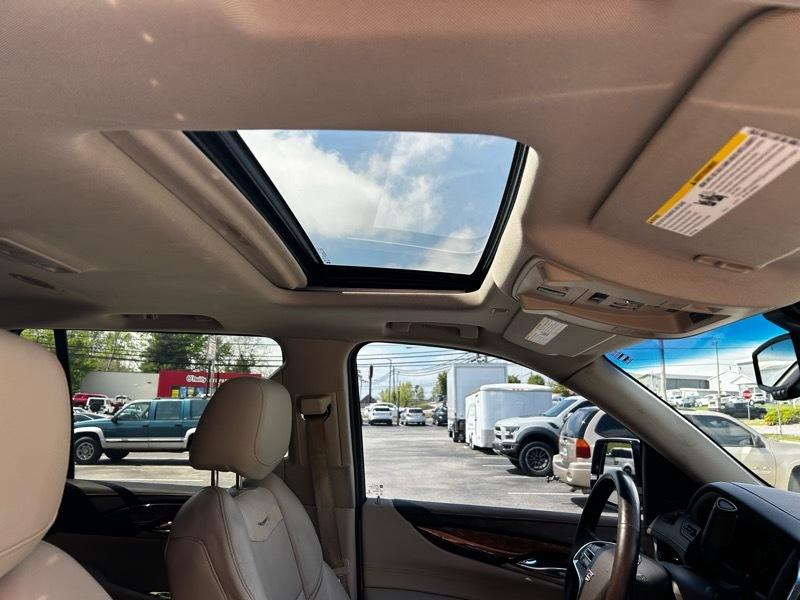 Cadillac Escalade ESV Luxury 4WD 2015