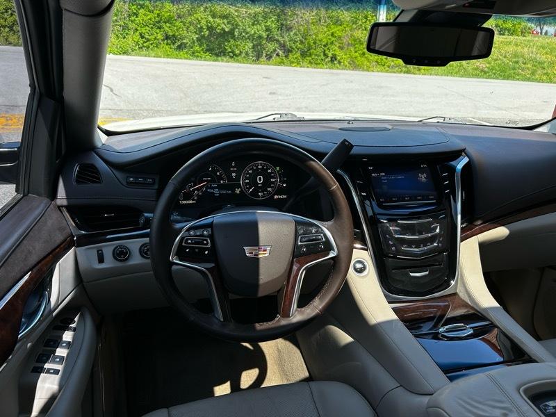 Cadillac Escalade ESV Luxury 4WD 2015