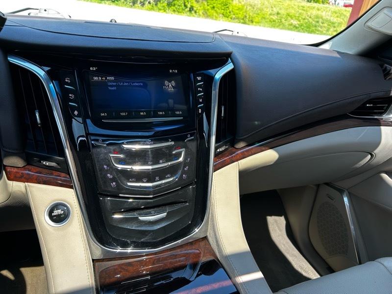 Cadillac Escalade ESV Luxury 4WD 2015